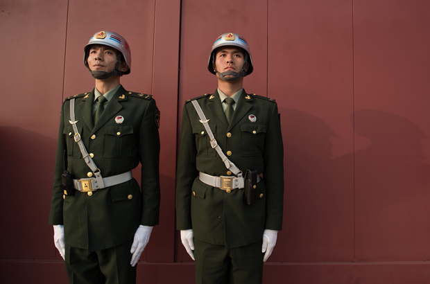 China, Partido Comunista Chinês, moscas, corrupção - Guardas paramilitares chineses de prontidão perto da Praça da Paz Celestial em Pequim em 22 de outubro de 2017 (Nicolas Asfouri/AFP/Getty Images)