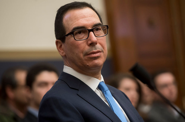 Estados Unidos, Donald Trump, economia, Dow Jones, bolsa de valores, mercado de ações - O secretário do tesouro Steven Mnuchin testemunha numa audiência do Comitê de Serviços Financeiros da Câmara, no Capitólio em Washington, D.C., em 6 de fevereiro de 2018 (Saul Loeb/AFP/Getty Images)